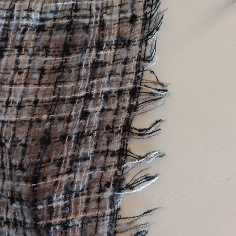 Wrap~ black and white acrylic plaid - Picture 4 of 4
